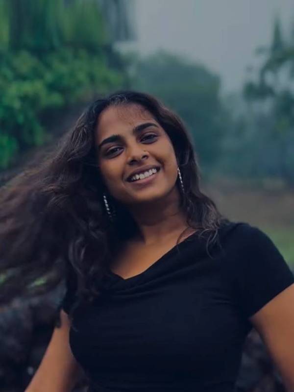 Amruta Dhongade romantic reel in rain, Amruta Dhongade