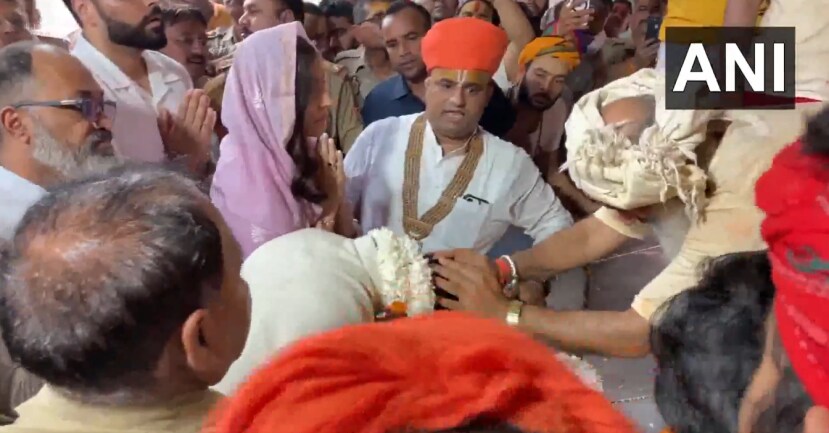 Virat Kohli Anushka Sharma Hanuman Garhi darshan ayodhya