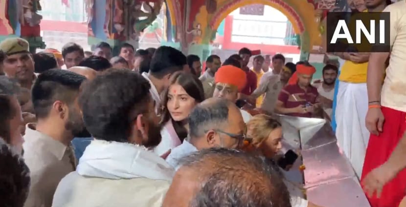 Virat Kohli Anushka Sharma Hanuman Garhi darshan ayodhya