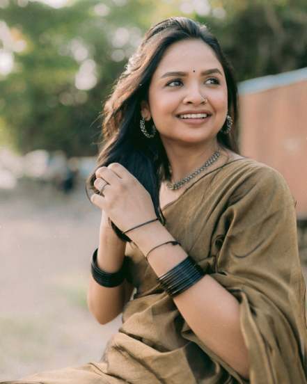 Apurva Gore Saree Look Photoshoot