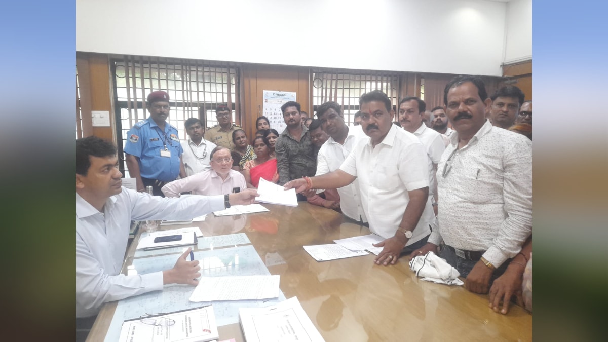 BJP protests against municipal administrators over various issues in Nagpur city