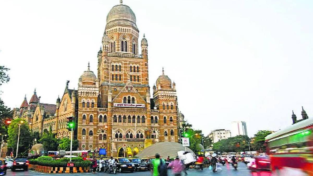 Mumbai untreated sewage enters Powai Lake daily environmentalists demand strict municipal action and plan protests