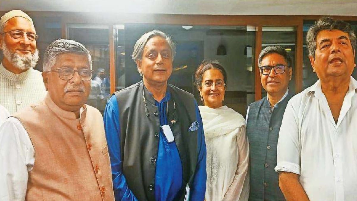 Committee members and officials including Shashi Tharoor, Foreign Secretary Vikram Mishra