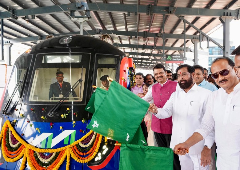 Dahisar East And Kashigaon Metro Photos