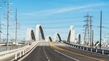एप्रिलमध्ये पायाभूत क्षेत्रांची वाढ महिन्यांच्या नीचांकी