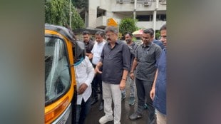 jitendra awhad drive auto rickshaw reaches at thane municipal corporation