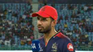 LSG Vs RCB Captain Jitesh Sharma Big Blunder After Toss Gives Wrong Playing 11 List to Match Referee IPL 2025