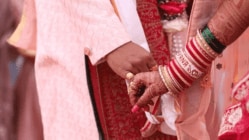 सप्तपदी सुरू असताना फोन वाजला अन् नवरदेवाने मोडलं लग्न; नेमकं काय घडलं?