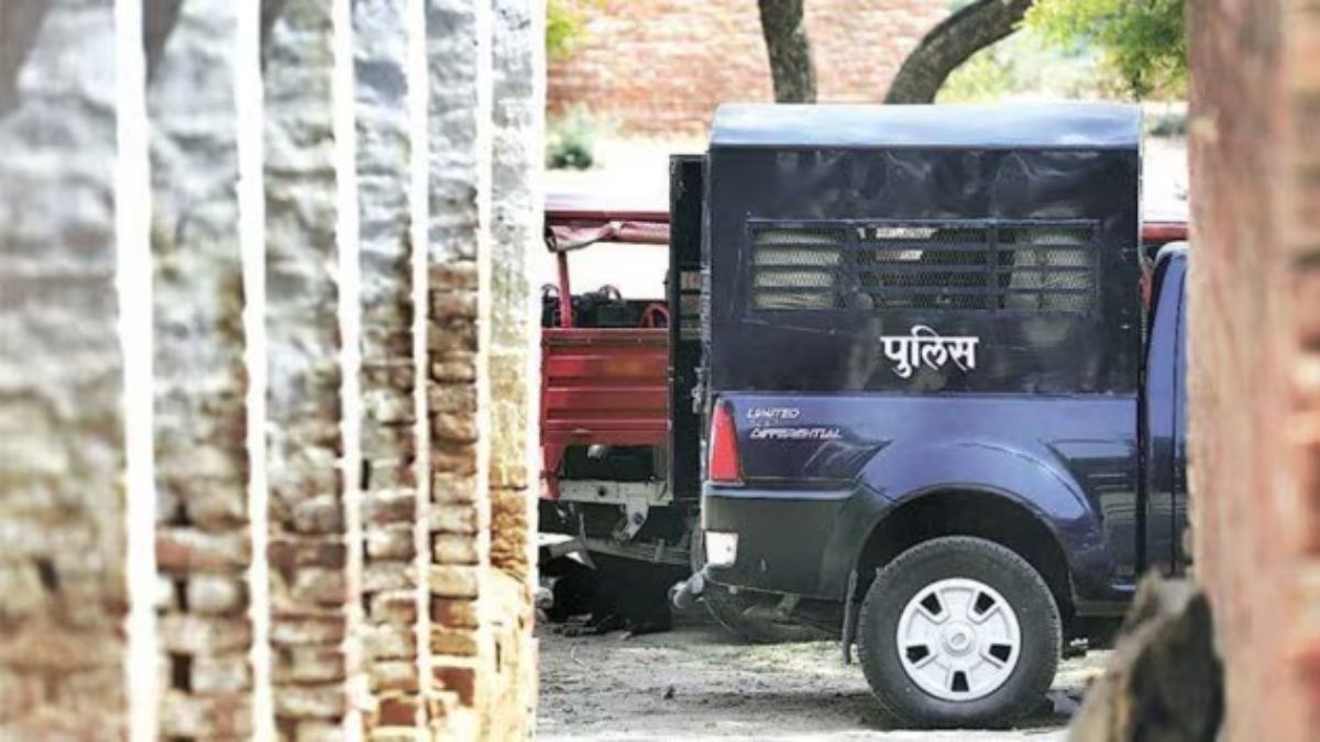एक महिला दोन मुलींना घेऊन नवऱ्याच्या चुलत्याबरोबर पळून गेल्याचा प्रकार समोर आला आहे. (प्रातिनिधिक छायाचित्र)