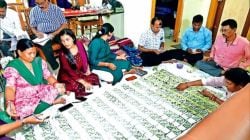 Odisha Govt Engineer : रिटायर होण्याच्या एक दिवस आधी घरावर छापा; खिडकीतून पाचशेंच्या नोटांचे बंडल बाहेर फेकणाऱ्या इंजिनियरकडे काय सापडलं?