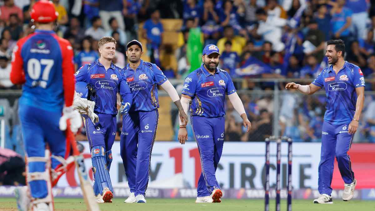Mumbai Indians vs Delhi Capitals Live Match Score Updates in Marathi