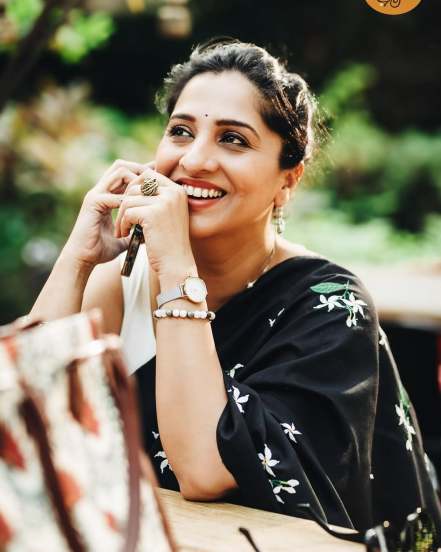 Madhurani Gokhale Saree Look Photoshoot