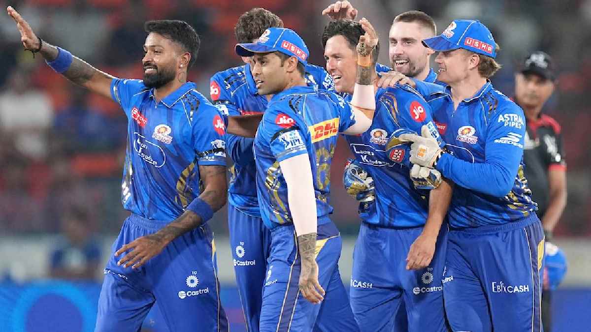IPL 2025 Playoffs Mumbai Indians Can Reached on 1st Spot in Top 2 Race with RCB PBKS and GT