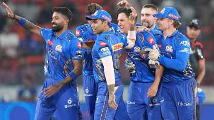 IPL 2025 Playoffs Mumbai Indians Can Reached on 1st Spot in Top 2 Race with RCB PBKS and GT