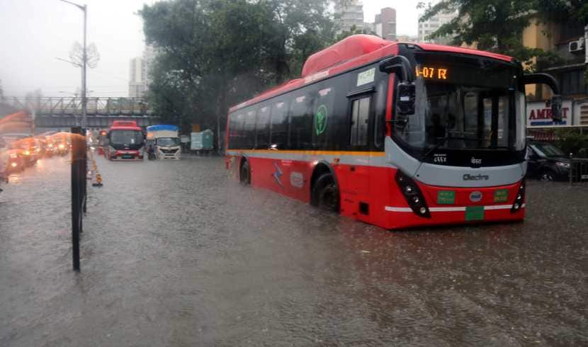 Worli aqua line metro station floods