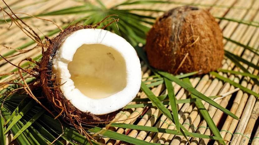 Benefits Of Applying Coconut Oil After Bath