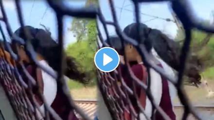 Kalyan local was delayed by 40 mins, forcing women to hang on the footboard—an unsafe and risky commute shocking video viral