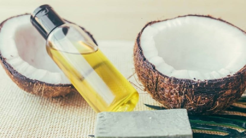 Five Benefits Of Applying Coconut Oil After Your Bath