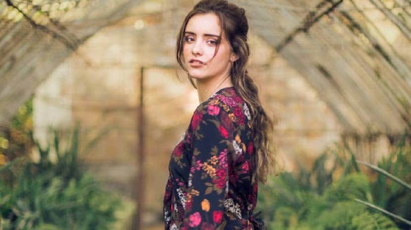 Why are Kashmiri women more beautiful and attractive