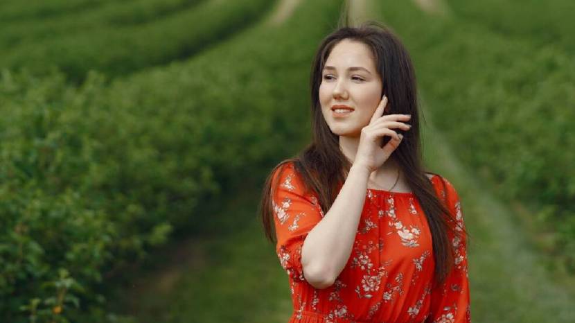Why are Kashmiri women more beautiful and attractive
