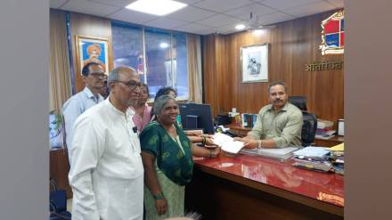 Additional Commissioner assures decision on thane municipal corporation contract workers demands within fifteen days