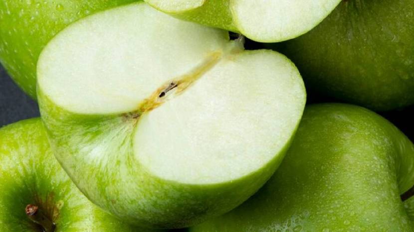 Which apple is more beneficial for health red or green 