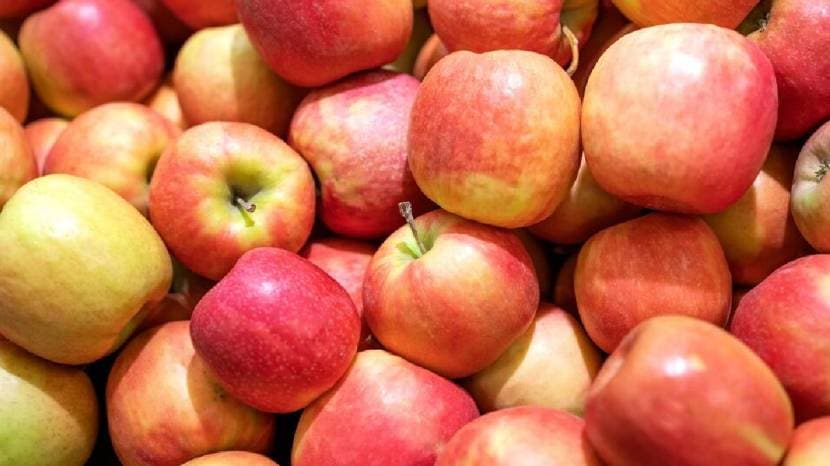 Which apple is more beneficial for health red or green 