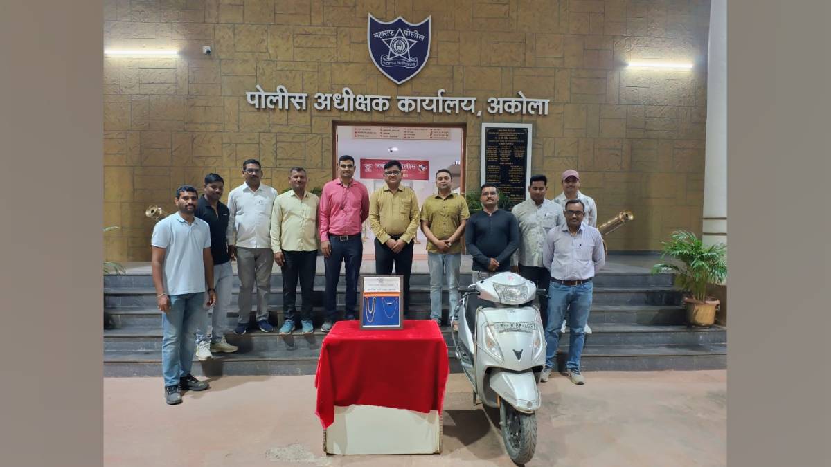 22 year old girl stole chains worth lakhs caught within six hours by local police