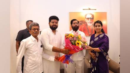 Harshad Prakash Karkar left uddhav thackeray shiv sena and joined Shiv Sena Shinde