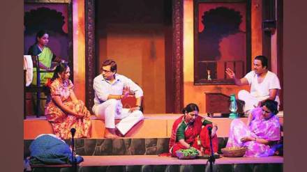 finale of classic play Wada Chirebandi on joint families underway in the u s