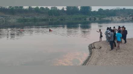 three students studying in first year of mbbs at gadchiroli government medical College drowned in the Wainganga River