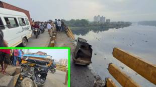 Truck falls into river, Gandhari bridge, Kalyan,