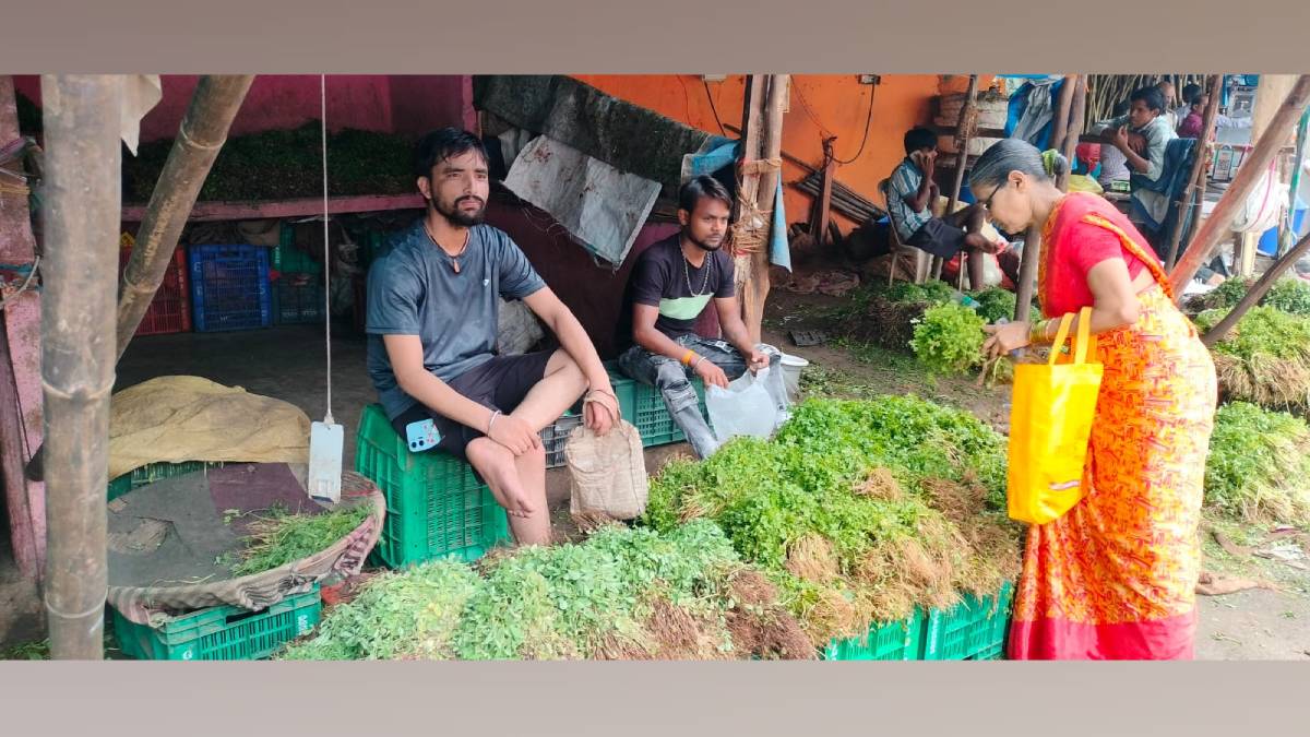 किरकोळ बाजारात भाज्यांच्या दरात १० ते २० रूपयांनी वाढ झाली आहे (छायाचित्र -लोकसत्ता टीम )
