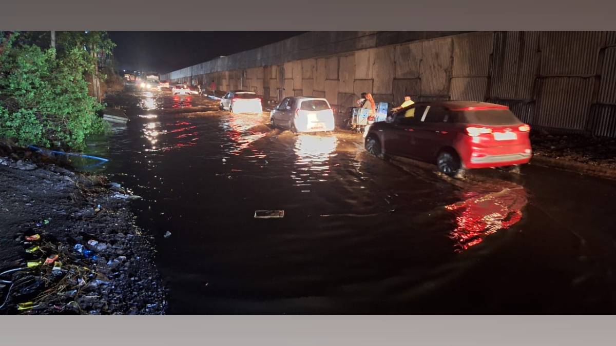 nashik Rains continued for ninth day flooding major roads