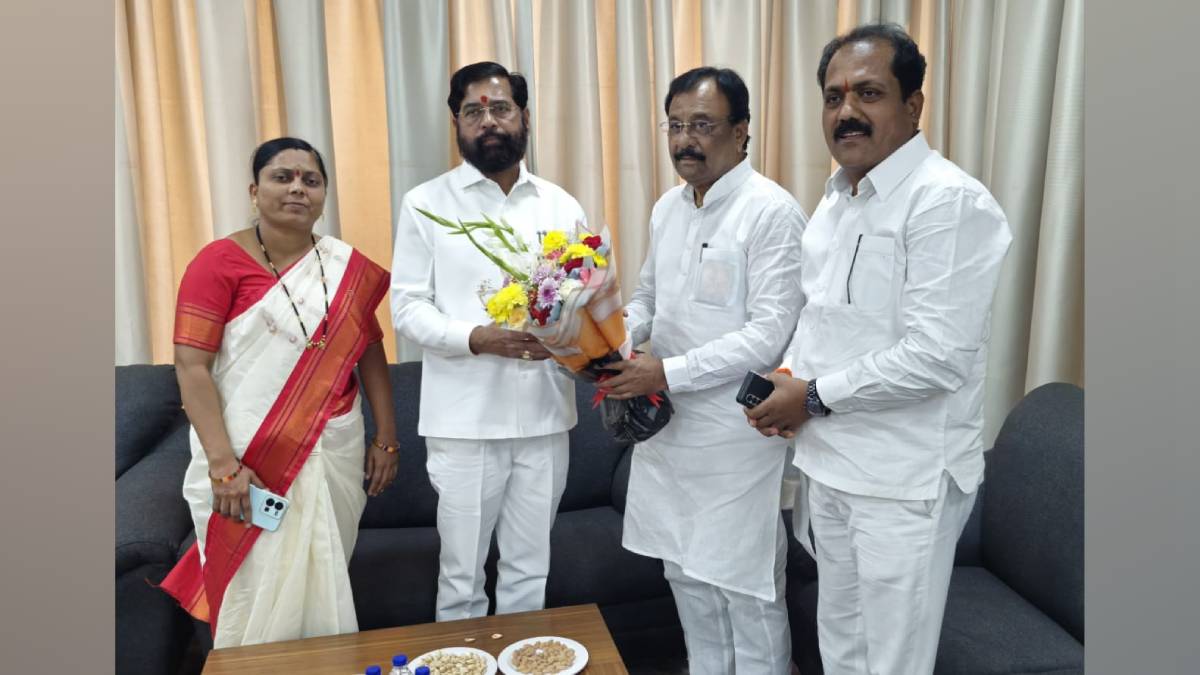 Ex Minister Siddharam Mhetre quit Congress and joined Shiv Sena from akkalkot taluka today