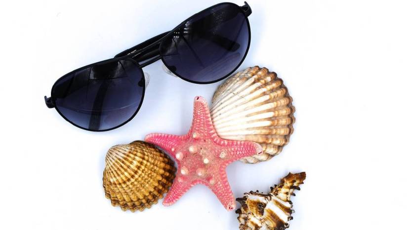 How do sunglasses protect your eyes