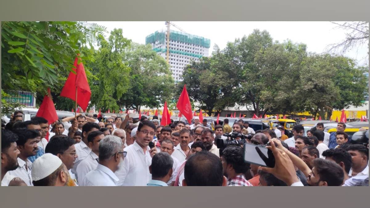 Mumbai thousands of rickshaw drivers protested e bike taxis rallying at andheri West rto office Wednesday