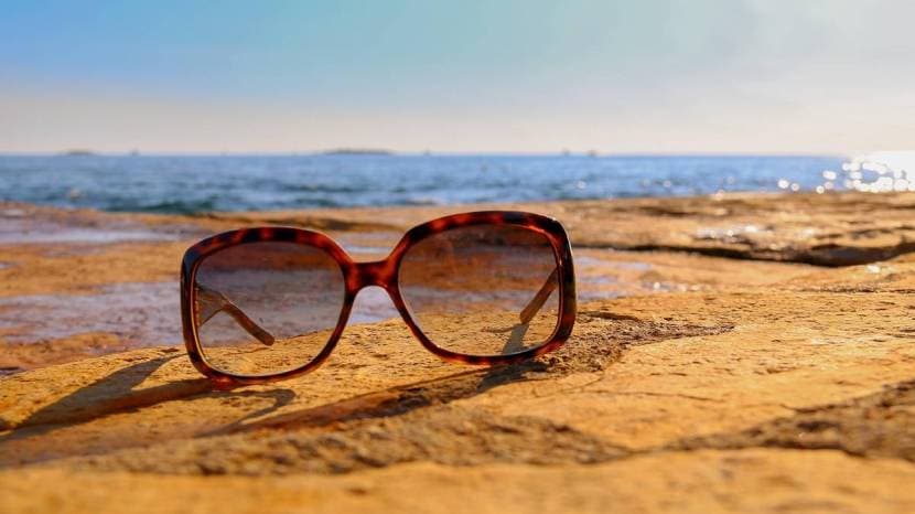 How do sunglasses protect your eyes
