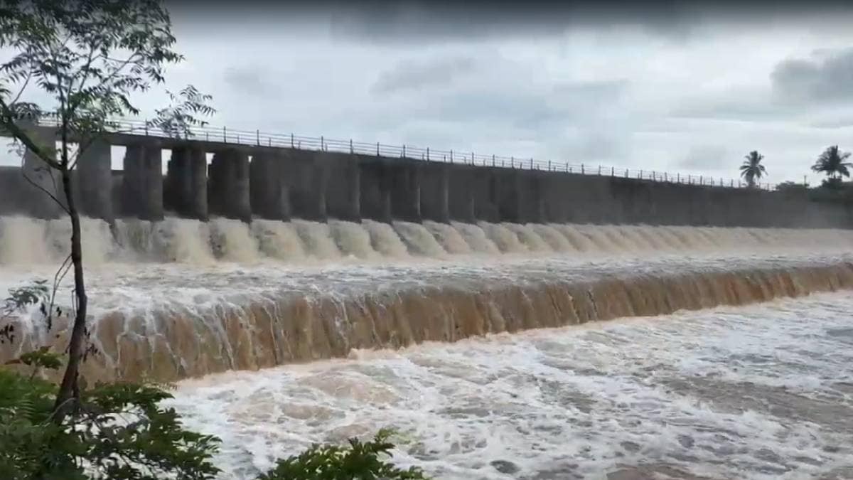 Sangli receives two and half times average rainfall in May heavy rainfall in Walwa and Shirala talukas Yerala river floods