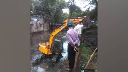 Kolhapur s first rain exposed poor drain cleaning roads filled with garbage and ongoing cleanup