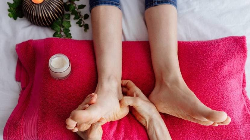 Health Benefits Of Massaging Your Feet With Oil before sleep