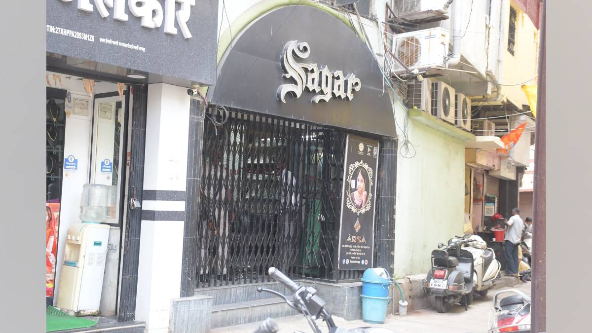 before Amit Shahs visit ed raided hawala trader Lakhotia and bullion trader Kavale in Nagpur