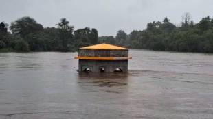 Satara sixth day of rain raises Krishna river Shahu Maharaj tomb at Sangam submerged
