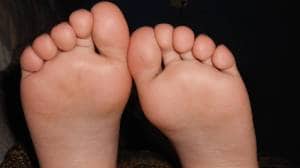Health Benefits Of Foot Massage: पायांची मालिश करण्यासाठी ‘हे’ तेल आहे सगळ्यात बेस्ट; झोपण्यापूर्वी पायाला लावताच लागेल गाढ झोप