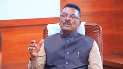 “हिंदी ही मुंबईची बोलीभाषा”, शिंदेंच्या मंत्र्याच्या वक्तव्याची चर्चा