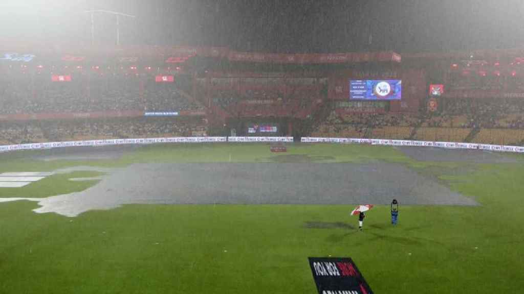 Royal Challengers Bengaluru vs Kolkata Knight Riders Live Match Score Updates in Marathi