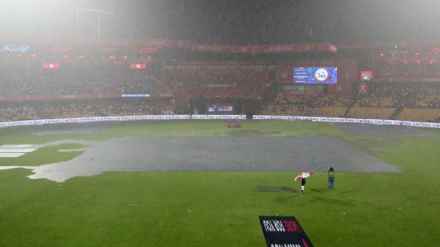 Royal Challengers Bengaluru vs Kolkata Knight Riders Live Match Score Updates in Marathi