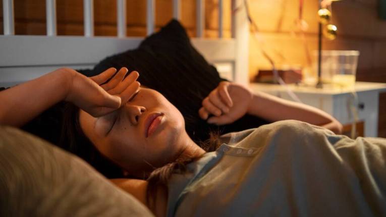 Tips For Instant Sleep : डोळे बंद करताच लगेच येईल झोप; फक्त ‘या’ तीन गोष्टी करा; झोप न येण्याचा प्रश्न सुटेल कायमचा