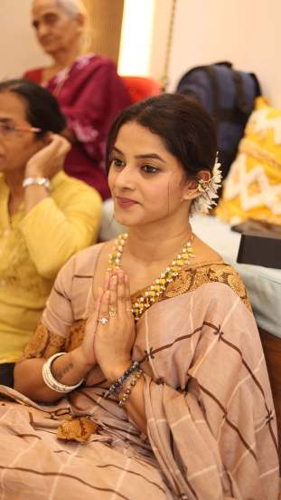 Sakshee Gandhi Peacock Green Paithani Saree