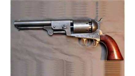 Sangamner city police arrest two youths carrying village guns
